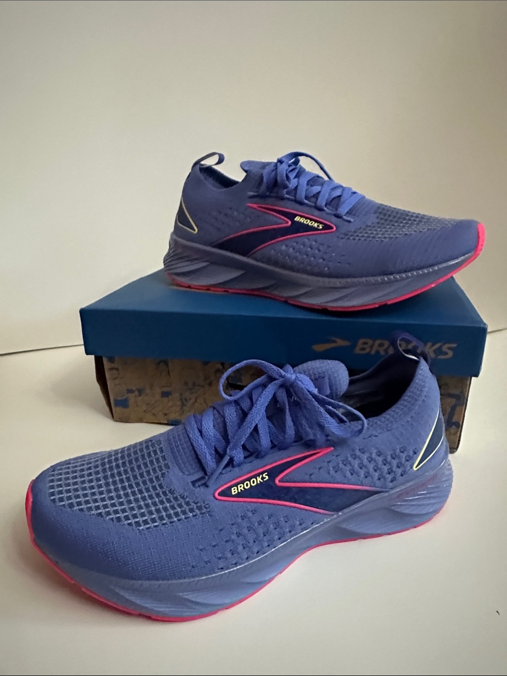 Brooks Levitate Running Women’s Shoes - Blue with Pink Accents - Picture 3 of 8